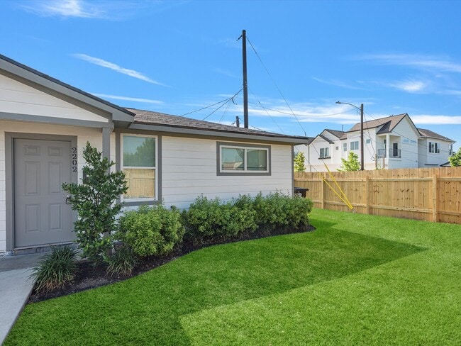 2202 Solo St in Houston, TX - Building Photo - Building Photo