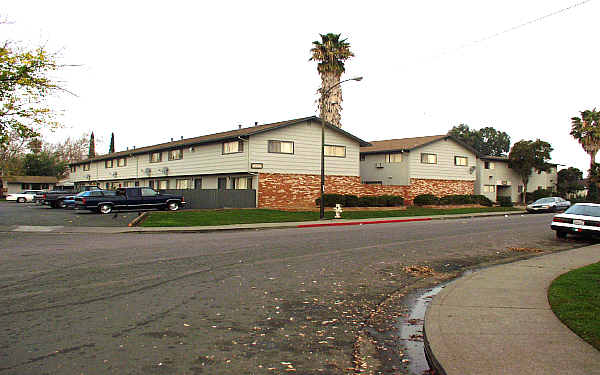 Circle Park Apartments in Fairfield, CA - Building Photo