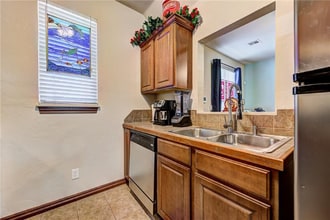 1812 E Alameda St in Norman, OK - Foto de edificio - Building Photo