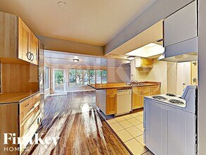 7505 Evergreen Dr in Watauga, TX - Foto de edificio - Building Photo