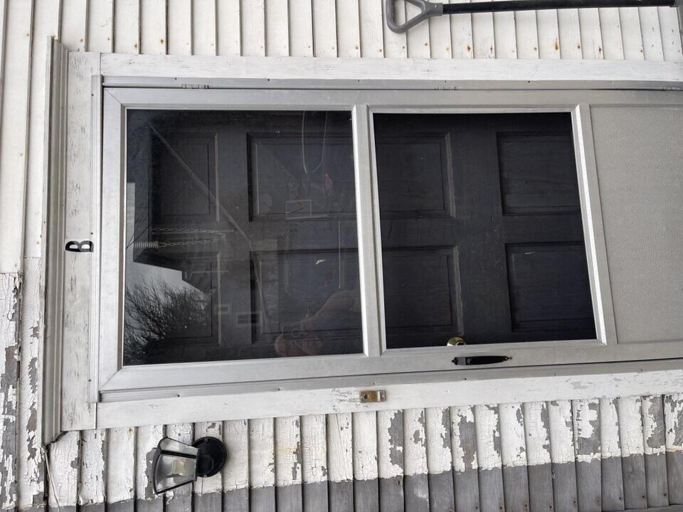 136 Pottsville St in Herndon, PA - Building Photo