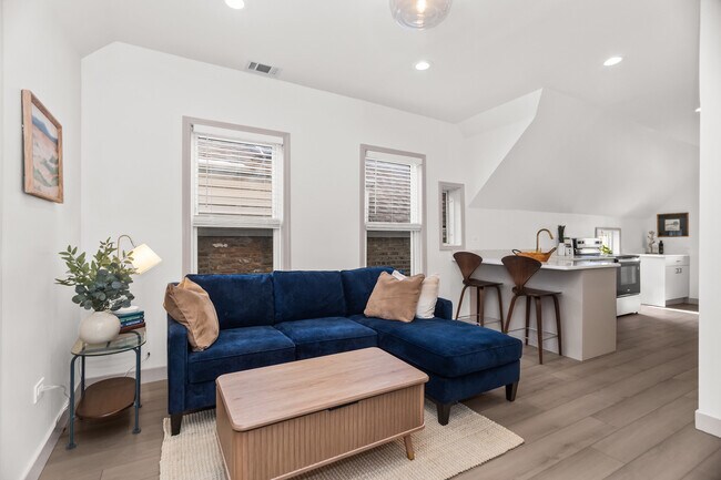 2846 N Troy St in Chicago, IL - Building Photo - Building Photo