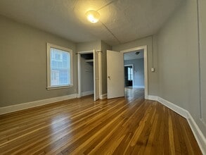 18 Burgoyne St in West Hartford, CT - Building Photo - Building Photo