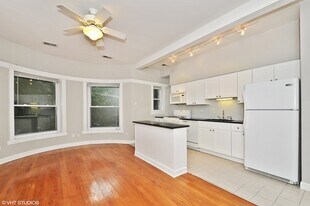 4055 N Sheridan Rd, Unit 1F in Chicago, IL - Building Photo