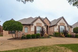 3205 High Ridge Ct in Mansfield, TX - Foto de edificio - Building Photo