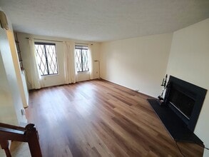 102 Sonnybrook Ct in Bethel Park, PA - Building Photo - Building Photo