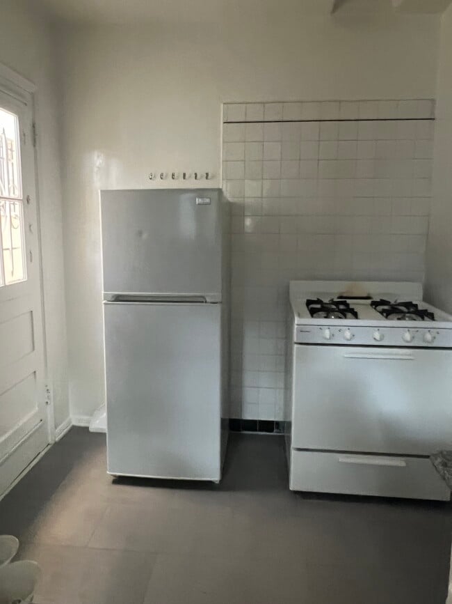 330 N Palm Dr, Unit 330 in Beverly Hills, CA - Building Photo - Building Photo