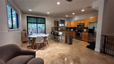 3777 SW 28th St in Miami, FL - Building Photo - Building Photo
