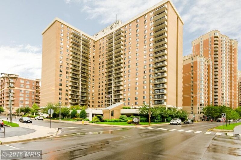 3800 Fairfax Dr in Arlington, VA - Building Photo