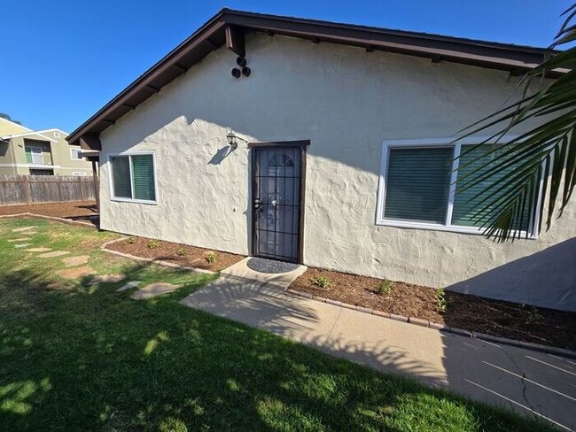1858 Pepper Valley Ln in El Cajon, CA - Building Photo - Building Photo
