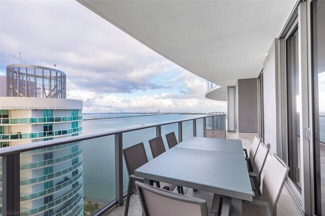 488 NE 18th St, Unit 3911 in Miami, FL - Foto de edificio - Building Photo
