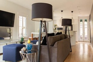 7715 Waring Ave in Los Angeles, CA - Building Photo