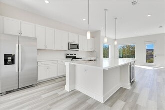 320 Center Lake Ln in Oviedo, FL - Foto de edificio - Building Photo