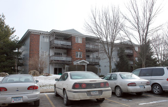 Vista Court in West Des Moines, IA - Building Photo - Building Photo