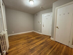 29 Myrtle St, Unit C1 in Boston, MA - Building Photo - Building Photo