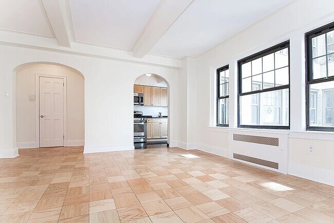 111 W 13th St in New York, NY - Building Photo - Building Photo