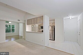 4124 Monument Ct, Unit 303 in Fairfax, VA - Building Photo - Building Photo