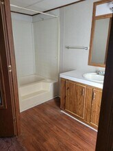 2127 County Rd 855 in Fairfield, IL - Foto de edificio - Building Photo