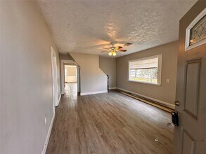 104 S 7th St in La Porte, TX - Foto de edificio - Building Photo