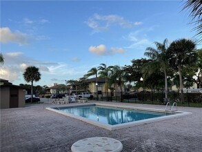 10054 Winding Lake Rd, Unit 104 in Sunrise, FL - Building Photo - Building Photo