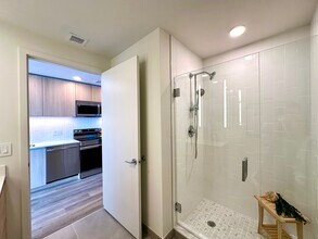 229 NW 30th St, Unit S12 in Miami, FL - Building Photo - Building Photo