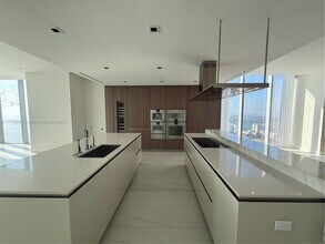 18501 Collins Ave, Unit 4904 in Sunny Isles Beach, FL - Building Photo - Building Photo
