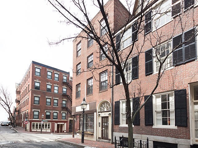 89 Myrtle St, Unit 4 in Boston, MA - Building Photo - Building Photo