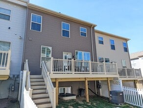 6122 Aster Vw Ln in Frederick, MD - Foto de edificio - Building Photo