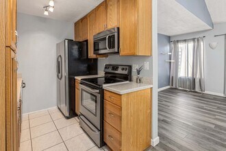 8022 Linda Vista Rd in San Diego, CA - Building Photo - Building Photo