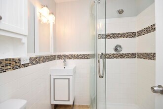 1343 W Winona St in Chicago, IL - Building Photo - Building Photo