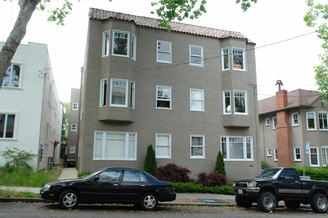 2466 Virginia Street in Berkeley, CA - Foto de edificio