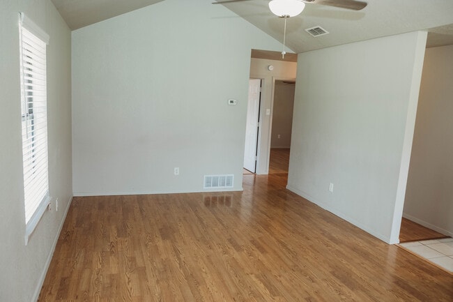 505 W Bluebonnet Dr in Granbury, TX - Building Photo - Building Photo