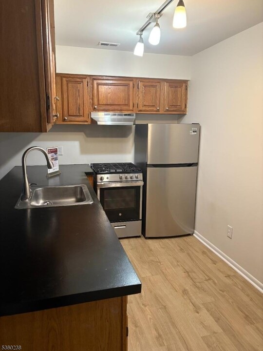 4 Big Sky Dr in Vernon, NJ - Building Photo
