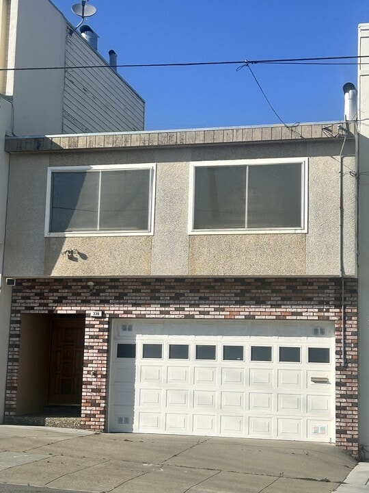 330 Leland Ave in San Francisco, CA - Building Photo