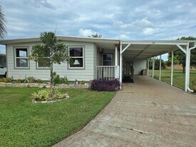 4800 SE Federal Hwy in Stuart, FL - Building Photo