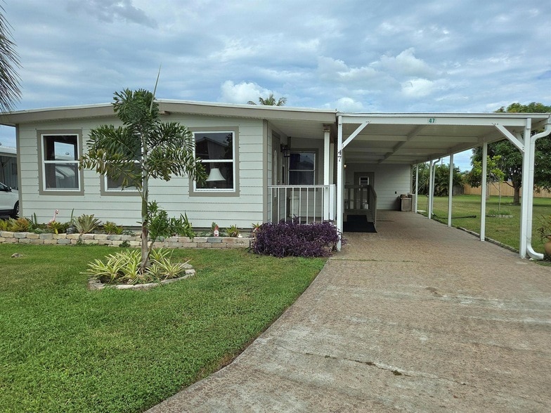 4800 SE Federal Hwy in Stuart, FL - Foto de edificio