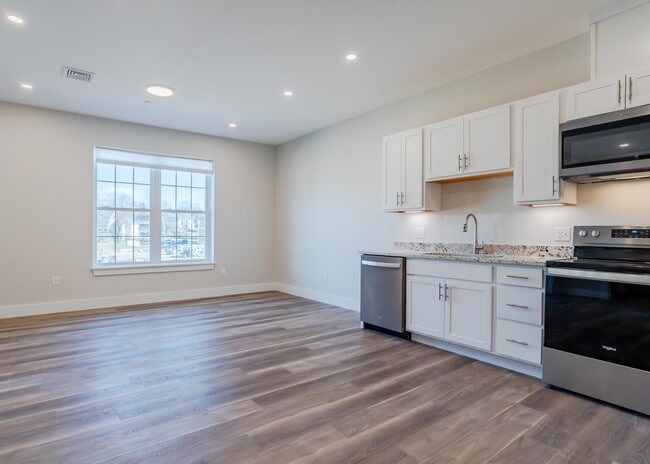 18 Sullivan St in Berwick, ME - Building Photo - Building Photo