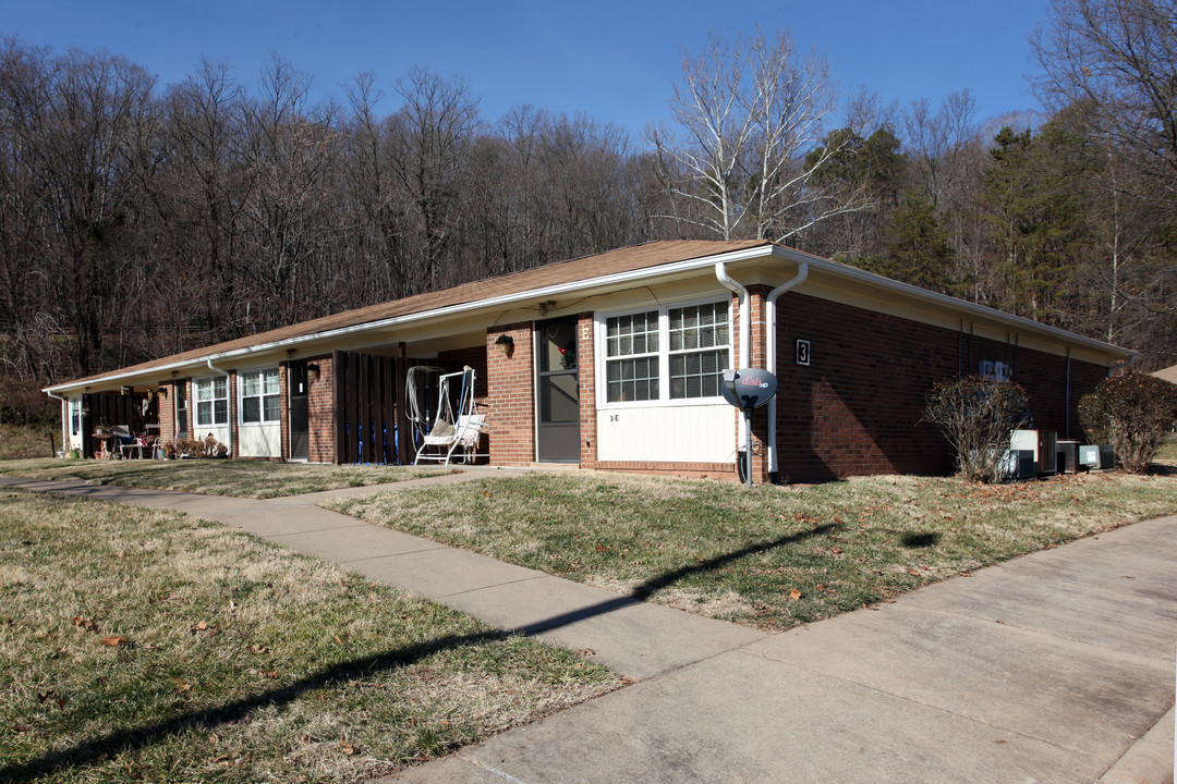 Mountain Villa Apartments in Mayodan, NC - Building Photo