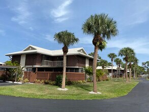 203 SE Camelot Gardens Blvd in Port St. Lucie, FL - Building Photo - Building Photo