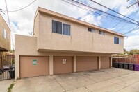 220 Miramar Ave in Long Beach, CA - Foto de edificio - Building Photo