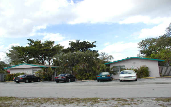 615-617 SE 16th St in Fort Lauderdale, FL - Foto de edificio - Building Photo