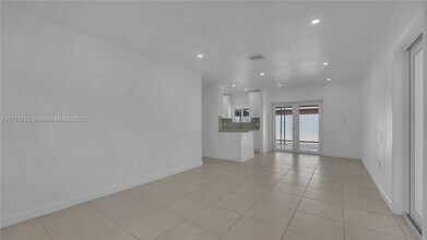 3264 SW 7th St in Miami, FL - Building Photo - Building Photo