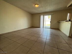 7408 Alta Dr in Las Vegas, NV - Building Photo - Building Photo