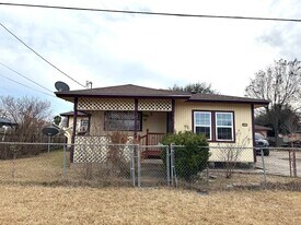 605 Mission St in Gregory, TX - Building Photo