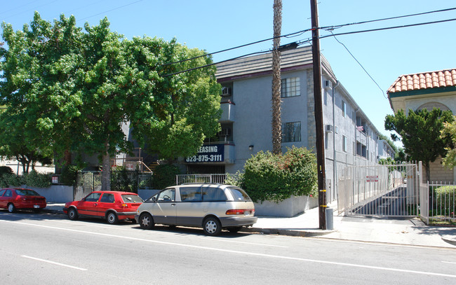 Woodley Manor in Van Nuys, CA - Foto de edificio - Building Photo