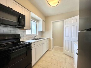 VillaDova in St. Petersburg, FL - Building Photo - Interior Photo