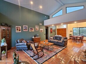 6540 E Maria Dr in Cave Creek, AZ - Foto de edificio - Building Photo