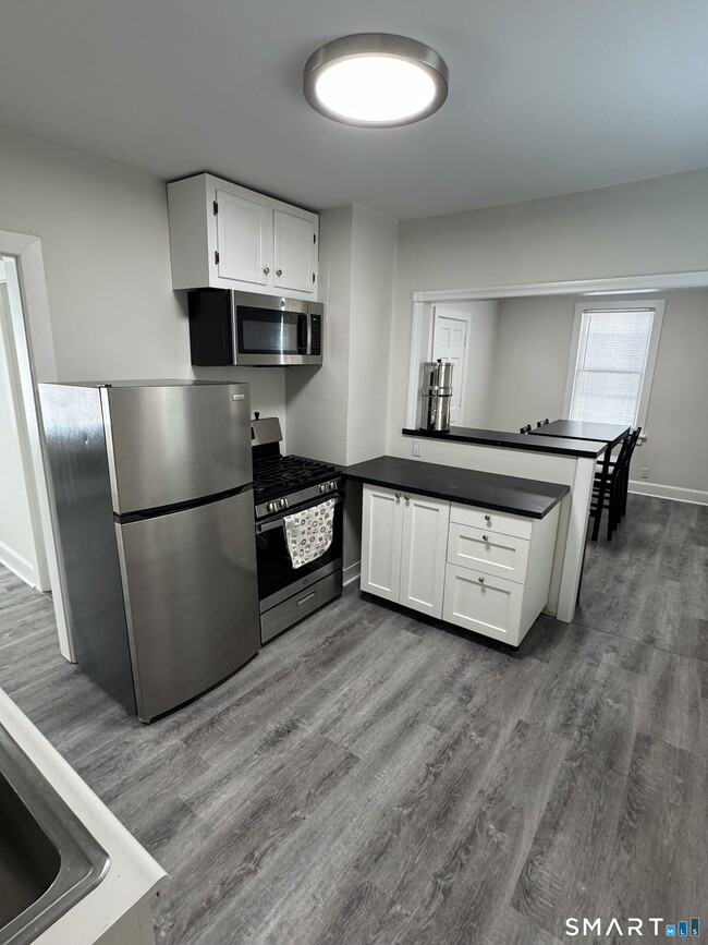 67 Hanford Ave in Bridgeport, CT - Building Photo - Building Photo