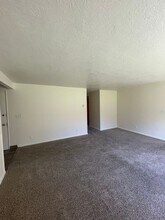 1080 Vista Ave SE in Salem, OR - Building Photo - Building Photo