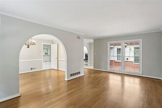 5224 N Peachtree Rd in Dunwoody, GA - Building Photo - Building Photo